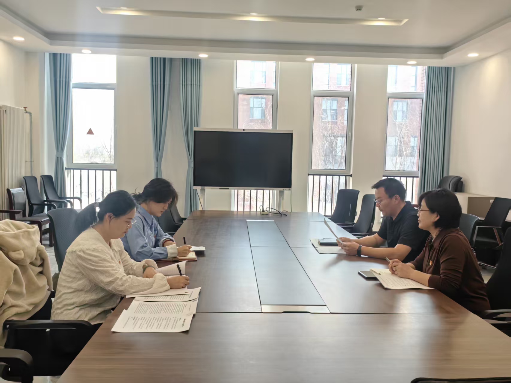 国有资产管理处党支部召开2025年度组织生活会